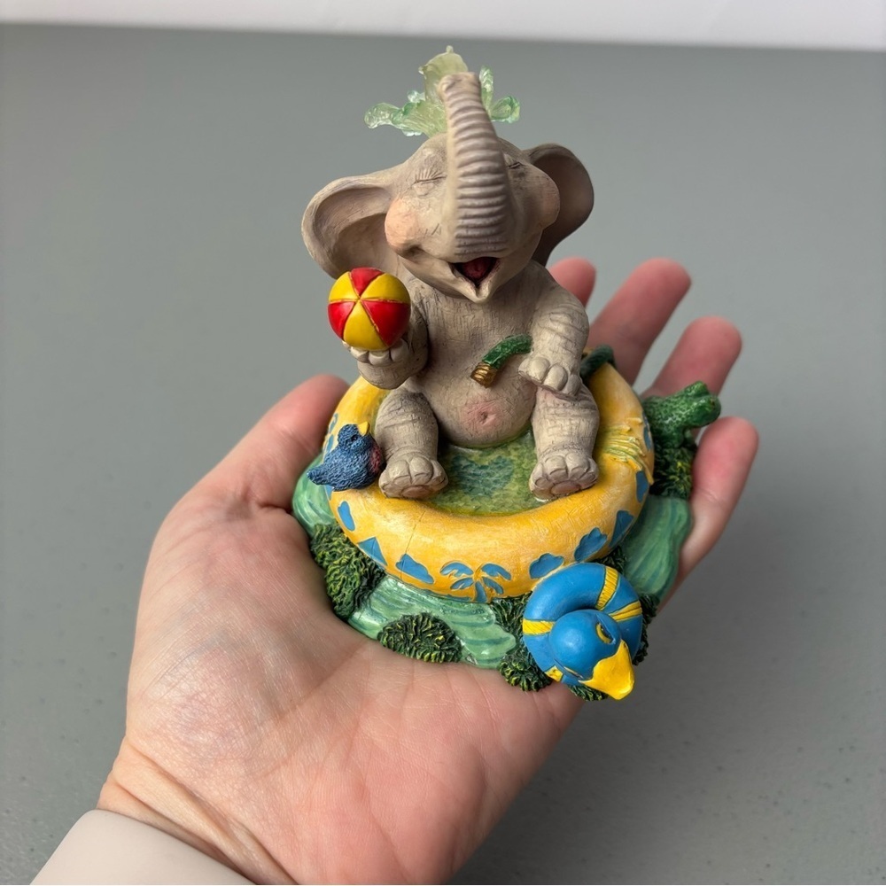 Elephant Figurine Having a Ball Peanut Pals VTG 1996 Tom Newsom Waterplay Frog - Picture 8 of 8